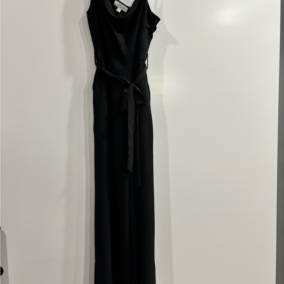 Elegant Black Sleeveless Jumpsuit - Picture 1 of 3